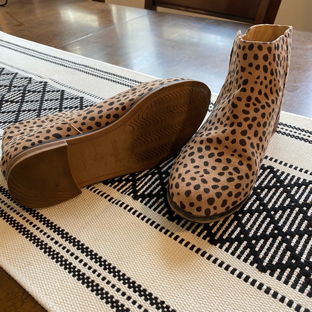 Cat and Jack leopard booties - Picture 2 of 3